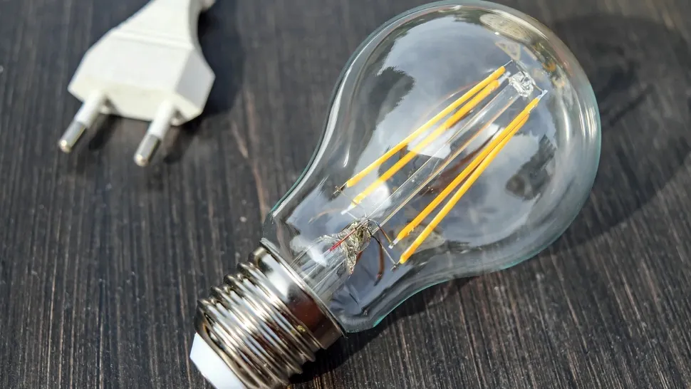 Țările din UE care au cele mai mici prețuri la energie. Românii plătesc dublu la facturile de curent