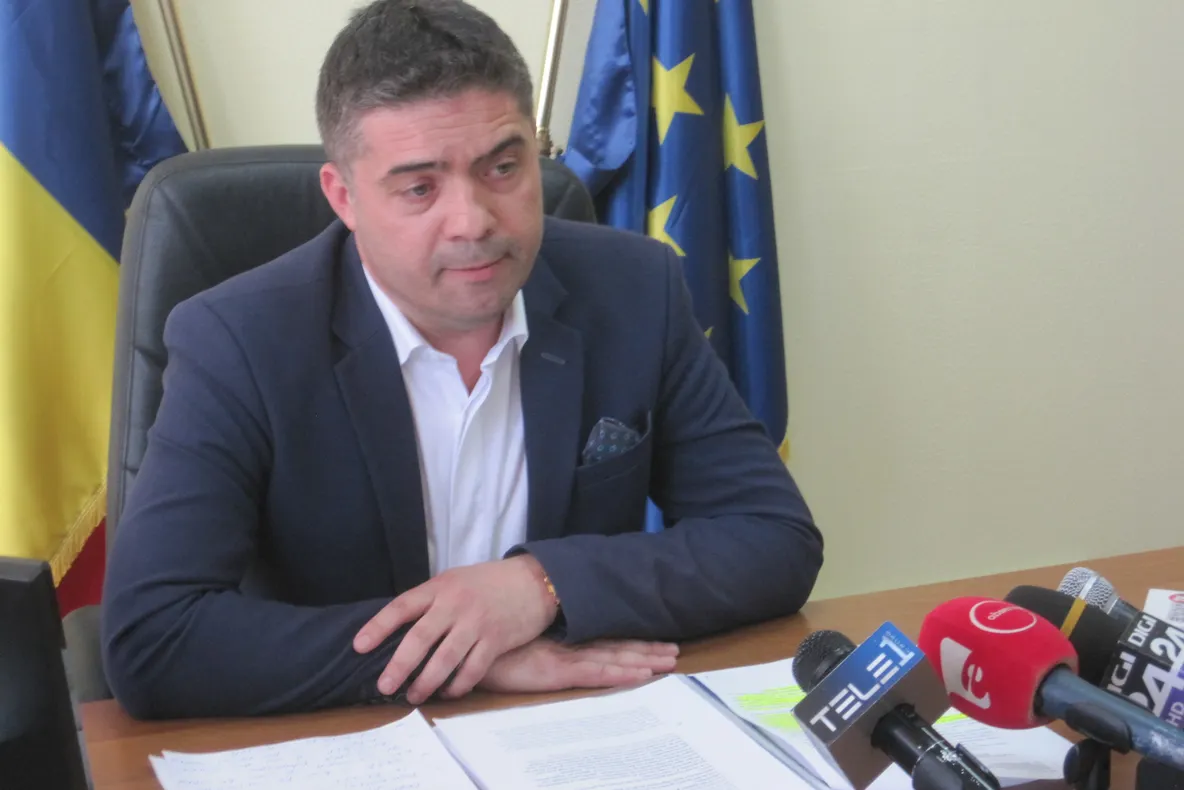 Primarul Necula l-a lăsat pe Dragoş Ştefan fără atribuţiile de viceprimar! Suspendarea vicelui din funcţie, amânată pentru o lună