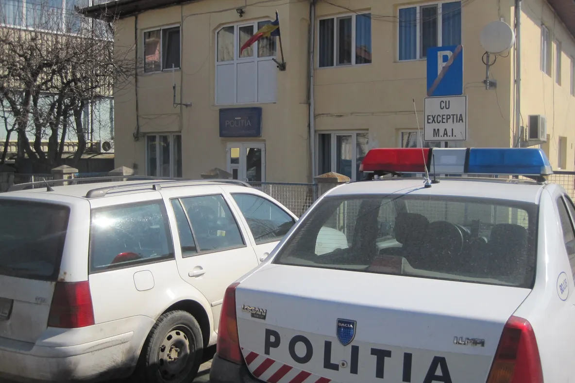 Foto:Fata de 14 ani care și-a omorât mama cu o lovitură de cuțit a fost arestată. Ea va fi expertizată psihiatric