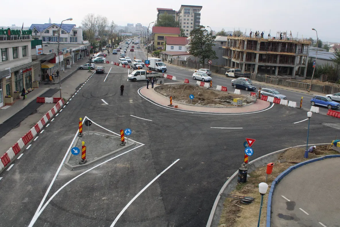 Restricție:Circulație pe o singură bandă în giratoriul din Șerbănești