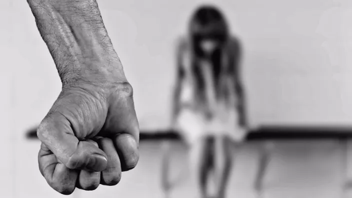 Un băcăuan de 41 de ani a fost reținut după ce a încercat să violeze o fată de 14 ani