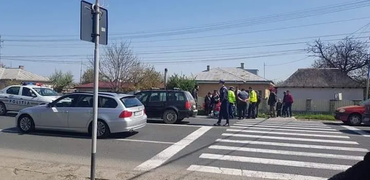 Atenţie cum traversaţi! Femeie lovită pe trecere, pentru că a traversat în fugă și nu s-a asigurat