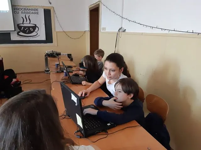FOTO: Bogdan Pătruț, profesorul care face EDUCAȚIE „pe prietenie” și care vrea mai mult pentru Colegiul Național „Gheorghe Vrănceanu”