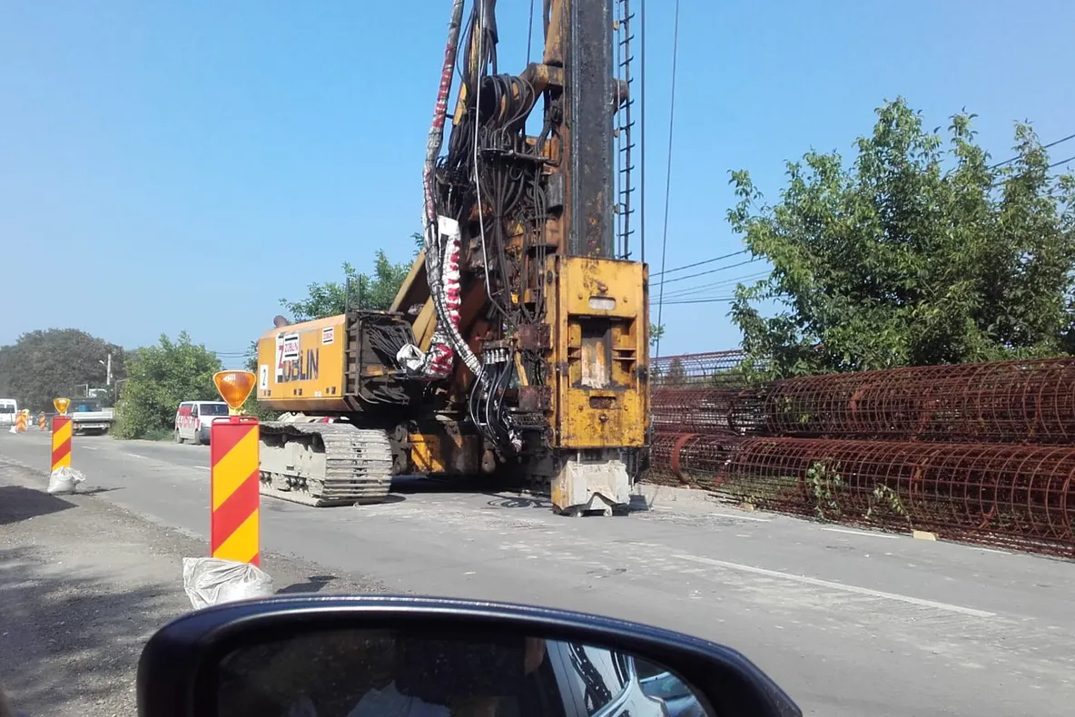VIDEO: Trafic infernal la ieșirea din Bacău spre Vaslui, din cauza lucrărilor la centura Bacăului