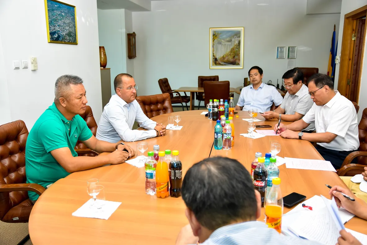 GALERIE FOTO: China invadează Oneștiul! Investitorii chinezi, interesați să facă afaceri în zonă