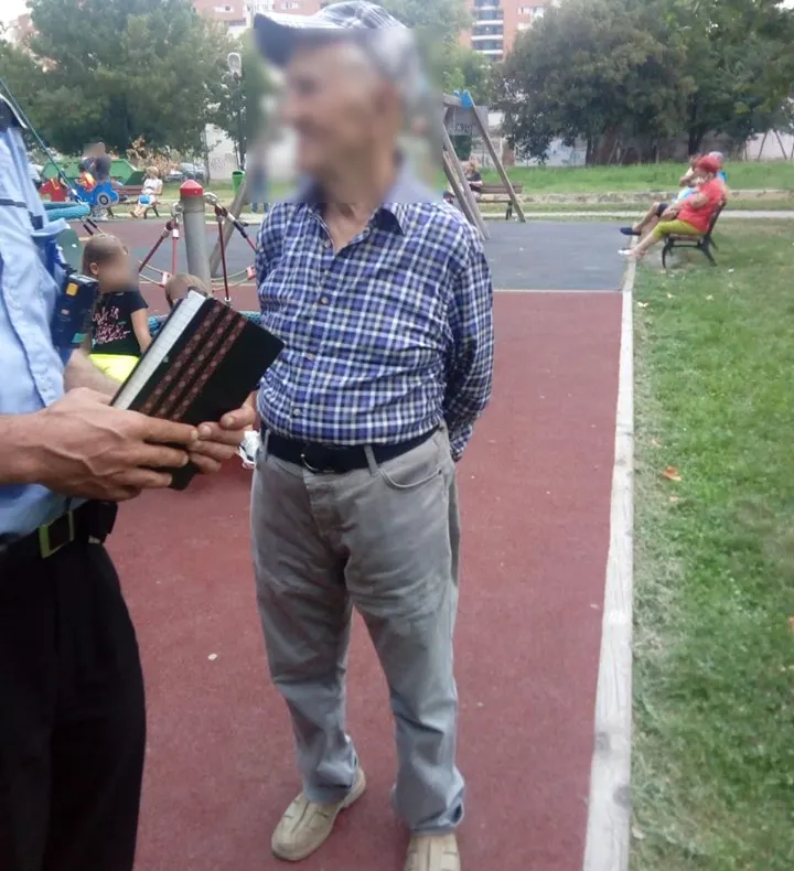 Bătrân de 92 de ani, dat dispărut de două ore, găsit în parc de polițiștii locali din Bacău