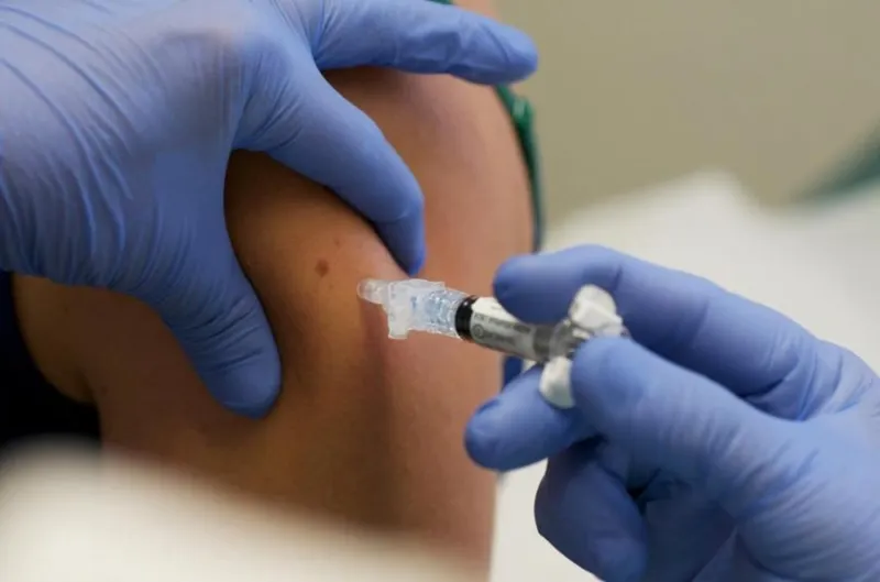 Au venit primele 1.320 de doze de vaccin antigripal din totalul de 39.660 de doze repartizate județului Bacău. Luna viitoare începe marea vaccinare