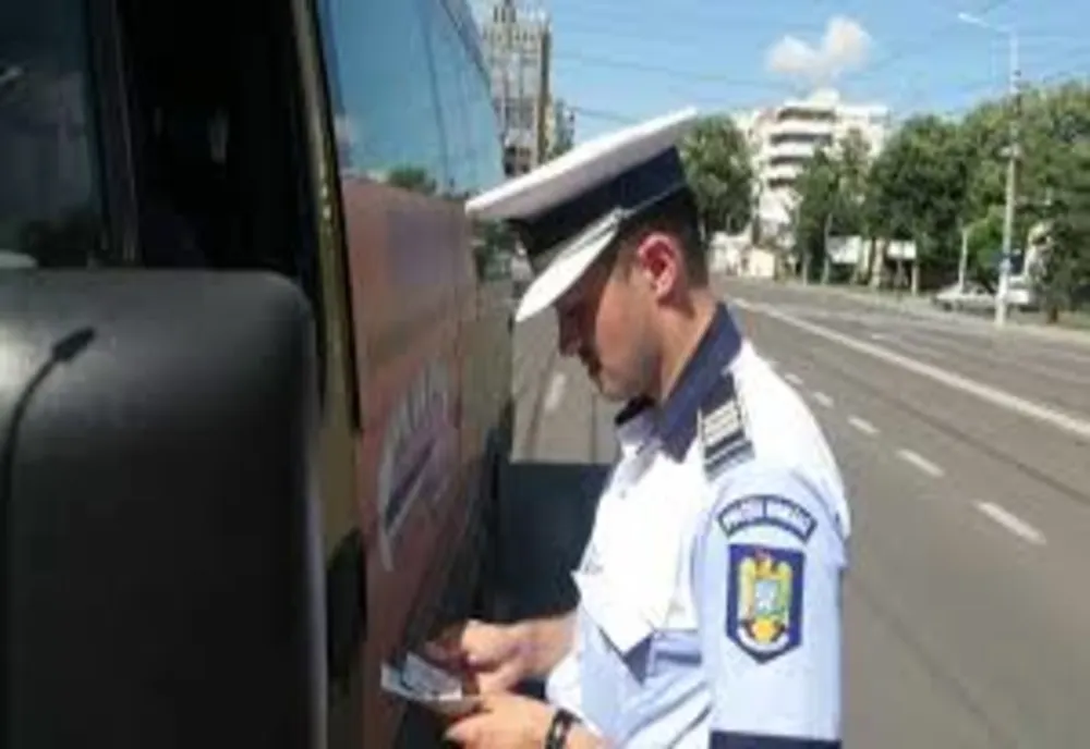 Bărbat prins și amendat pentru transport ilegal de persoane