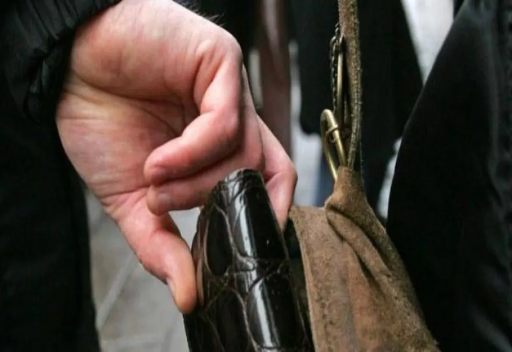 Patru hoți de buzunare mai puțin în Bacău. Aceștia acționau în mijloacele de transport în comun