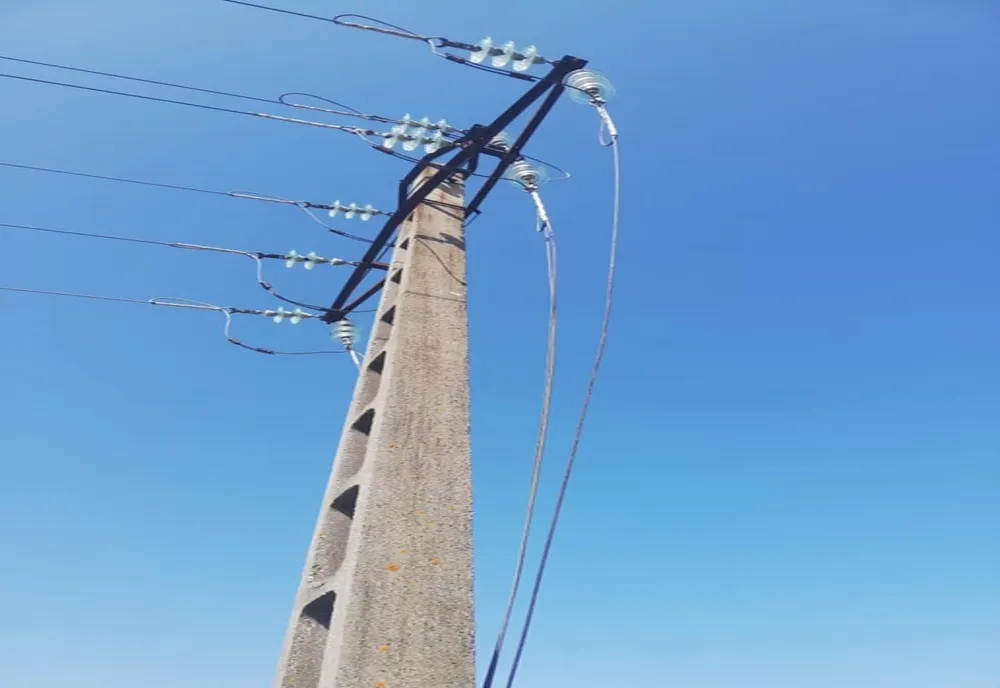Prinși la furat stâlpi betonaţi, de electricitate