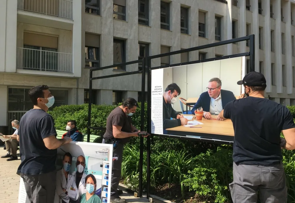 Fotografiile unor personalități reprezentative, expuse în fața primăriei Vincennes – Franța