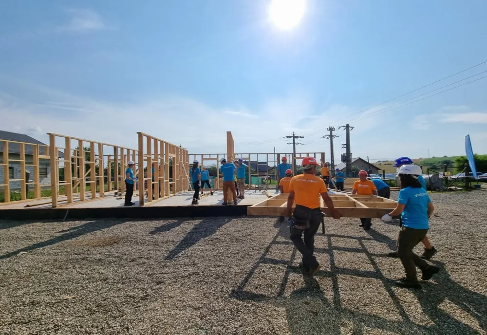 Habitat for Humanity România construiește primele 4 locuințe la Poduri, județul Bacău, în cadrul unui proiect nou de construire