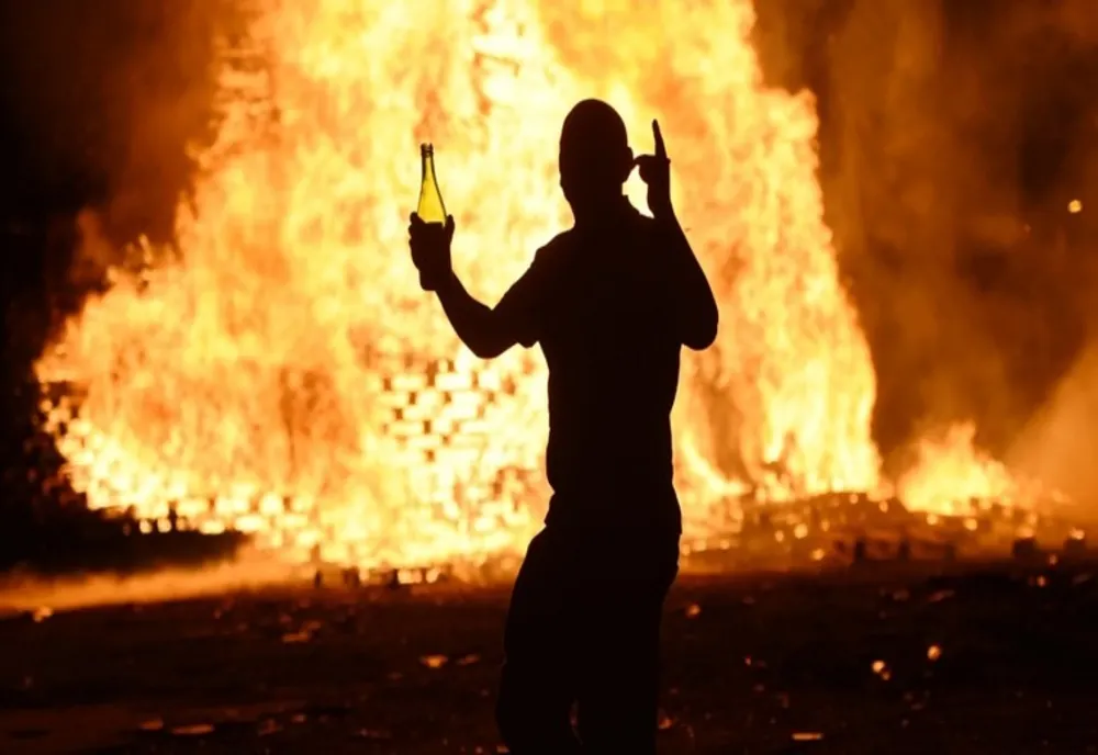 În arest după ce și-a dat foc la casă! Totul a pornit de la o moștenire