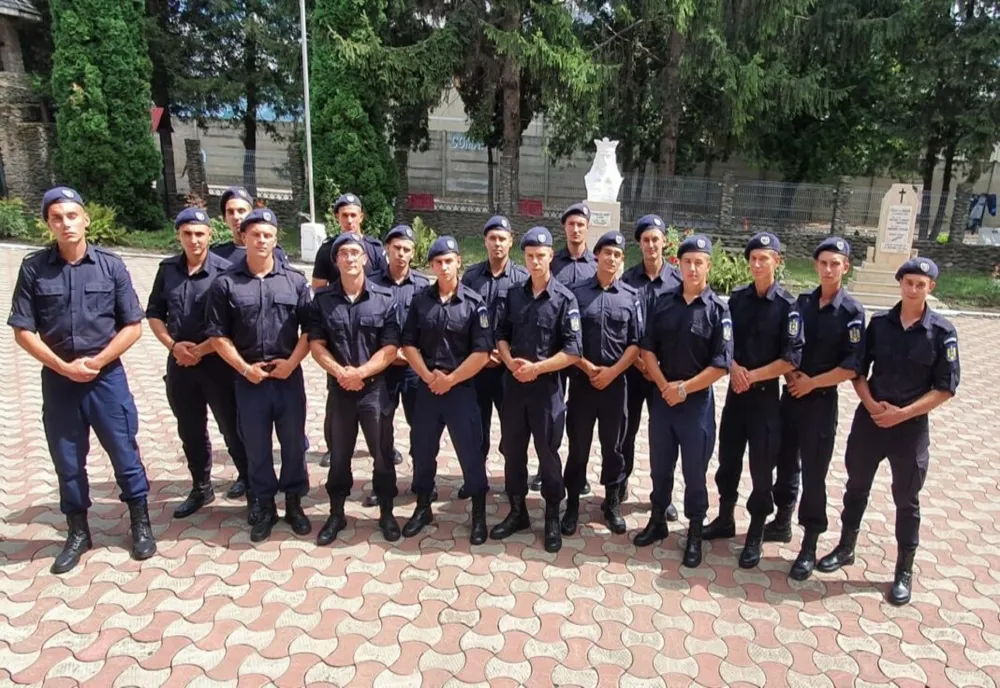 17 elevi în practică la Inspectoratul de Jandarmi Judeţean Bacău 