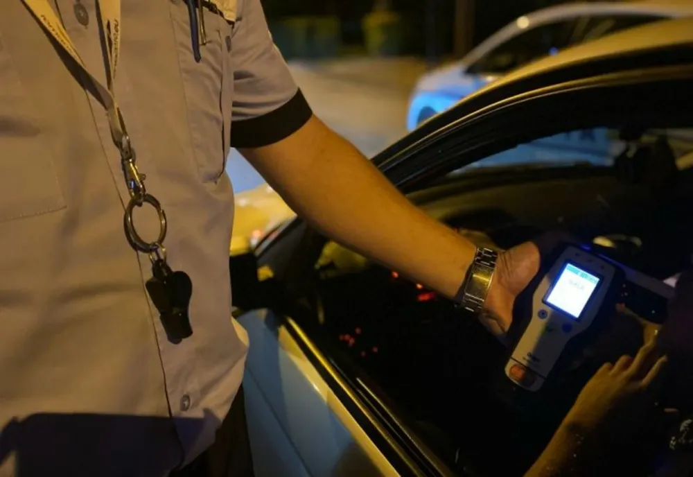 S-a urcat băut la volan și cu dreptul de a conduce suspendat