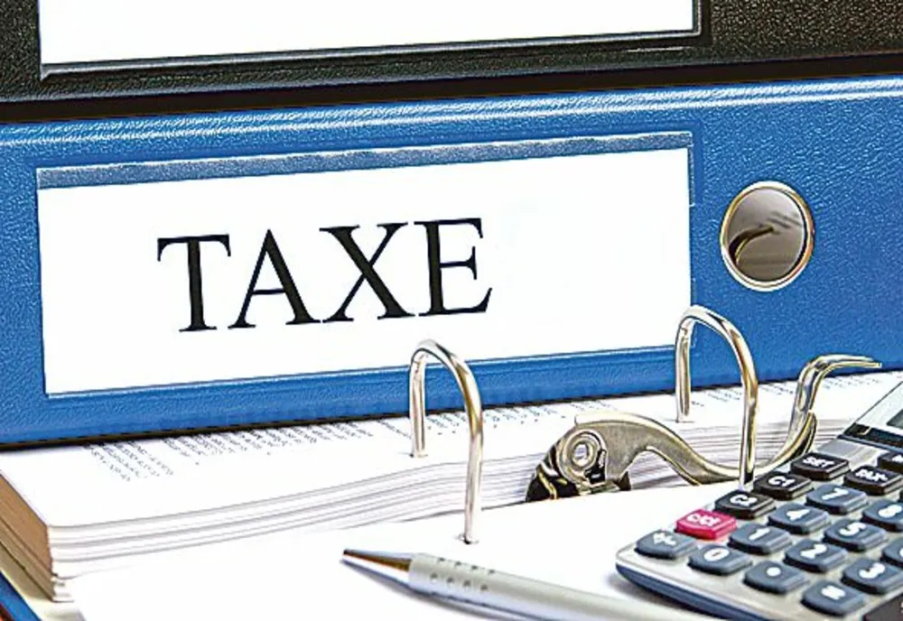O angajată de la Taxe și Impozite și-a „micșorat” singură taxa auto