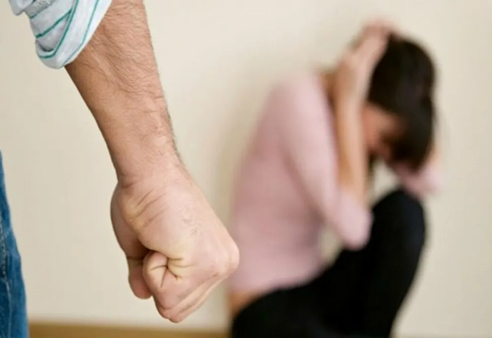 Polițiștii de la IPJ Bacău desfășoară activități dedicate „Zilei Internaționale pentru eliminarea violenței împotriva femeilor”