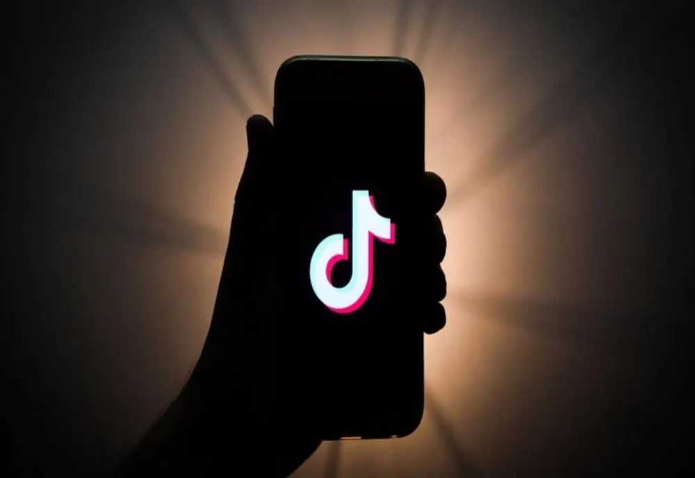 Val de reacții după atacul de la Cluj: Raluca Turcan vrea blocarea TikTok pentru răspândire de fake news