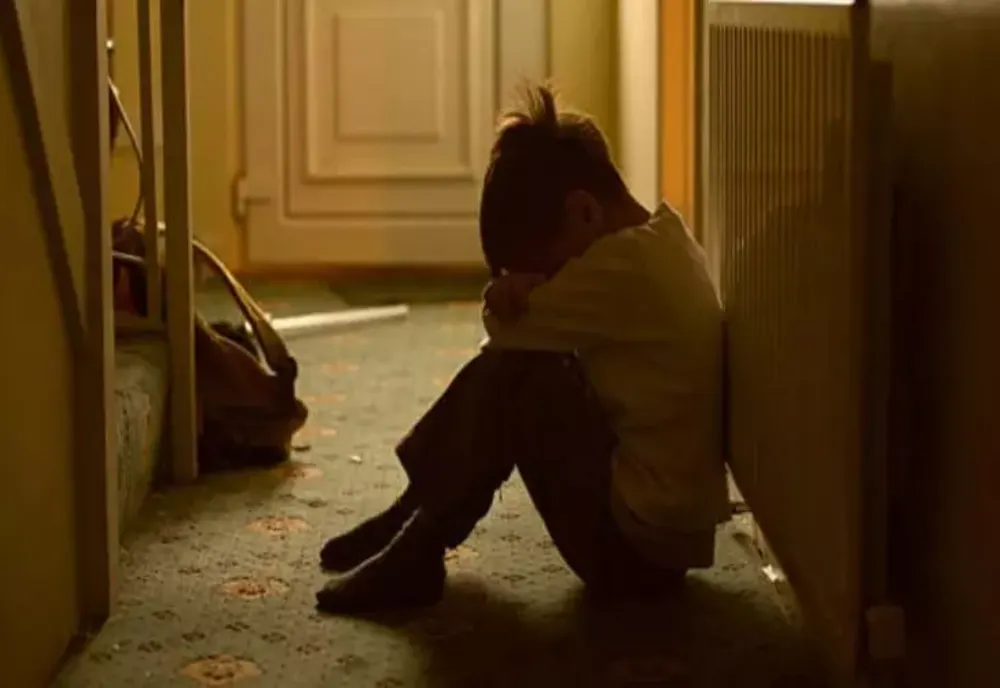 Un tată acuză. La un an de când fiul i-a fost închis într-o cușcă, de colegii de școală, poliția și conducerea unității n-au făcut nimic