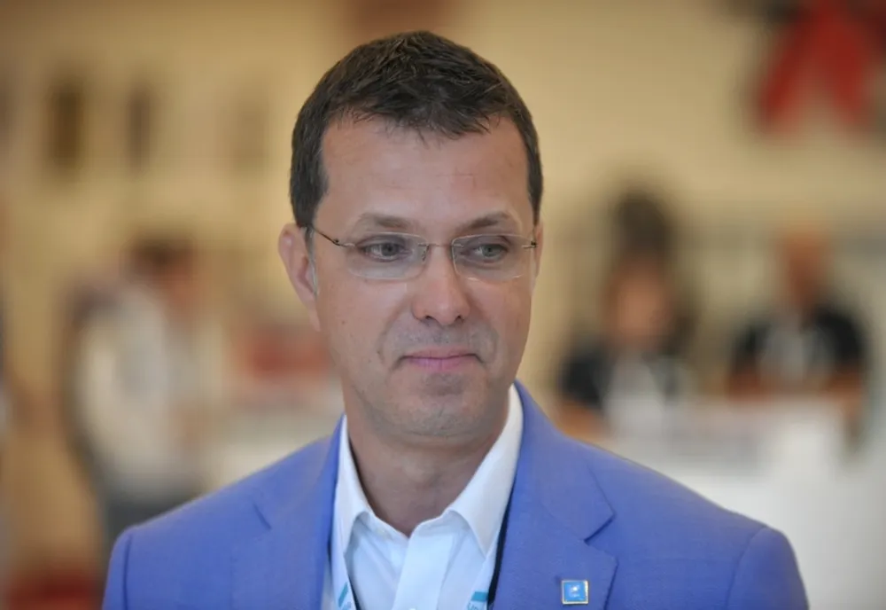 MOȘTEANU RESPINGE IDEEA DE ARMATĂ OBLIGATORIE ÎN ROMÂNIA: „NU AM FĂCUT STAGIUL MILITAR, DAR M-AȘ ÎNSCRIE LA ANTRENAMENTE”