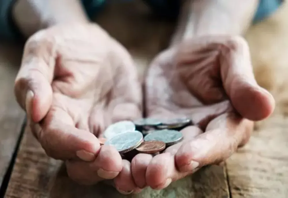 CINE SUNT PENSIONARII CARE PRIMESC, ÎN PERIOADA URMĂTOARE, 200 DE LEI ÎN PLUS LA PENSIE