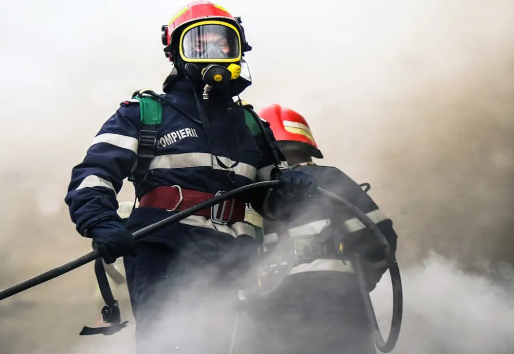Casă dintrusă de incendiu în Bacău