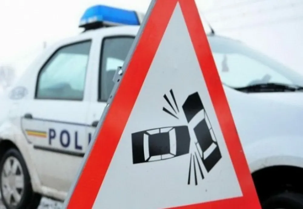 Un accident rutier l-a dat de gol pe un bărbat care conducea beat un autoturism
