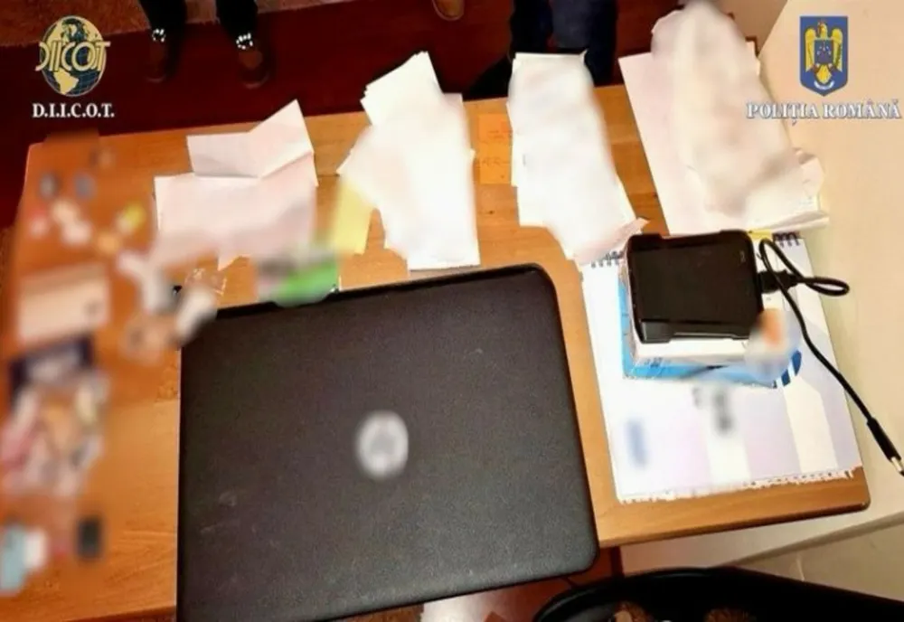 PERCHIZIȚII ÎN BĂCĂU ȘI SATU MARE: ROMÂNI SUSPECTAȚI CĂ AU CLONAT CARDURI FOLOSITE LA BENZINĂRII DIN FRANȚA