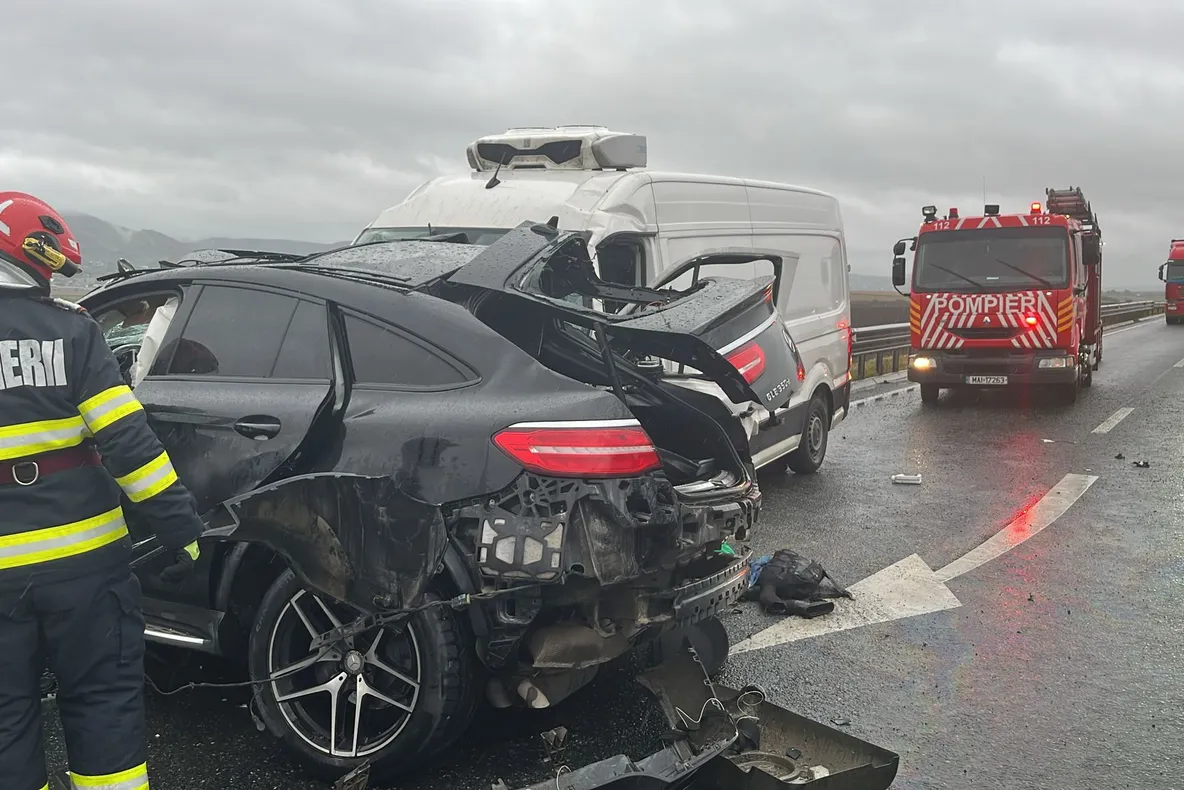 TRAGEDIE PE CENTURA BACĂULUI – 4 OAMENI RĂNIȚI PRINTRE CARE UN COPIL, O VICTIMĂ E ZBATE ÎNTRE VIAȚĂ ȘI MOARTE