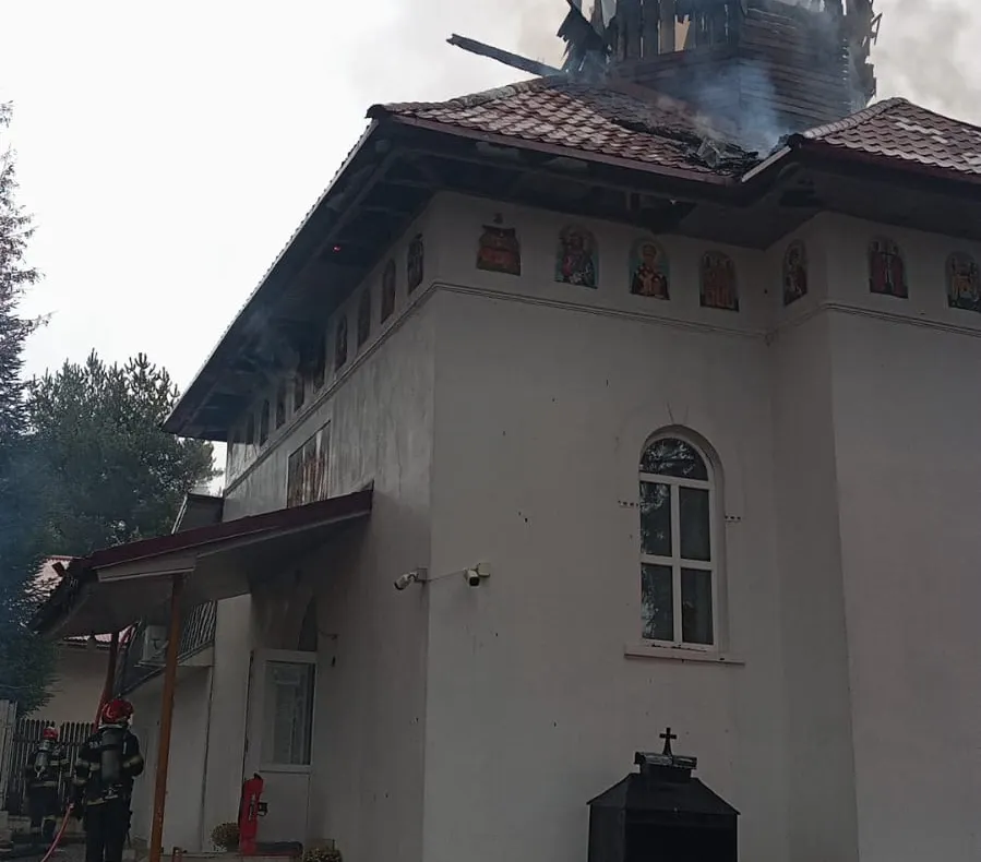 Incendiu puternic la biserica ortodoxă din Mărgineni- Bacău