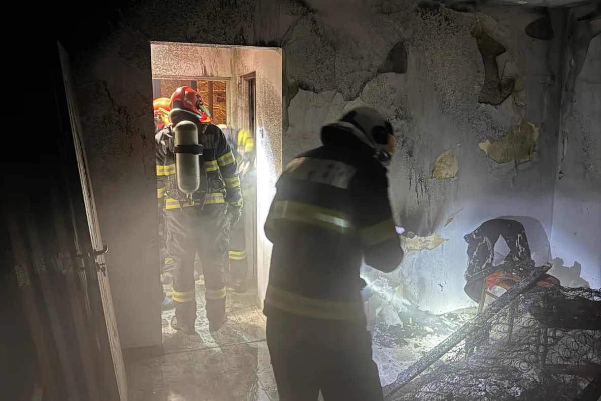 Explozie urmată de incendiu într-un apartament din Onești, în noaptea de Crăciun