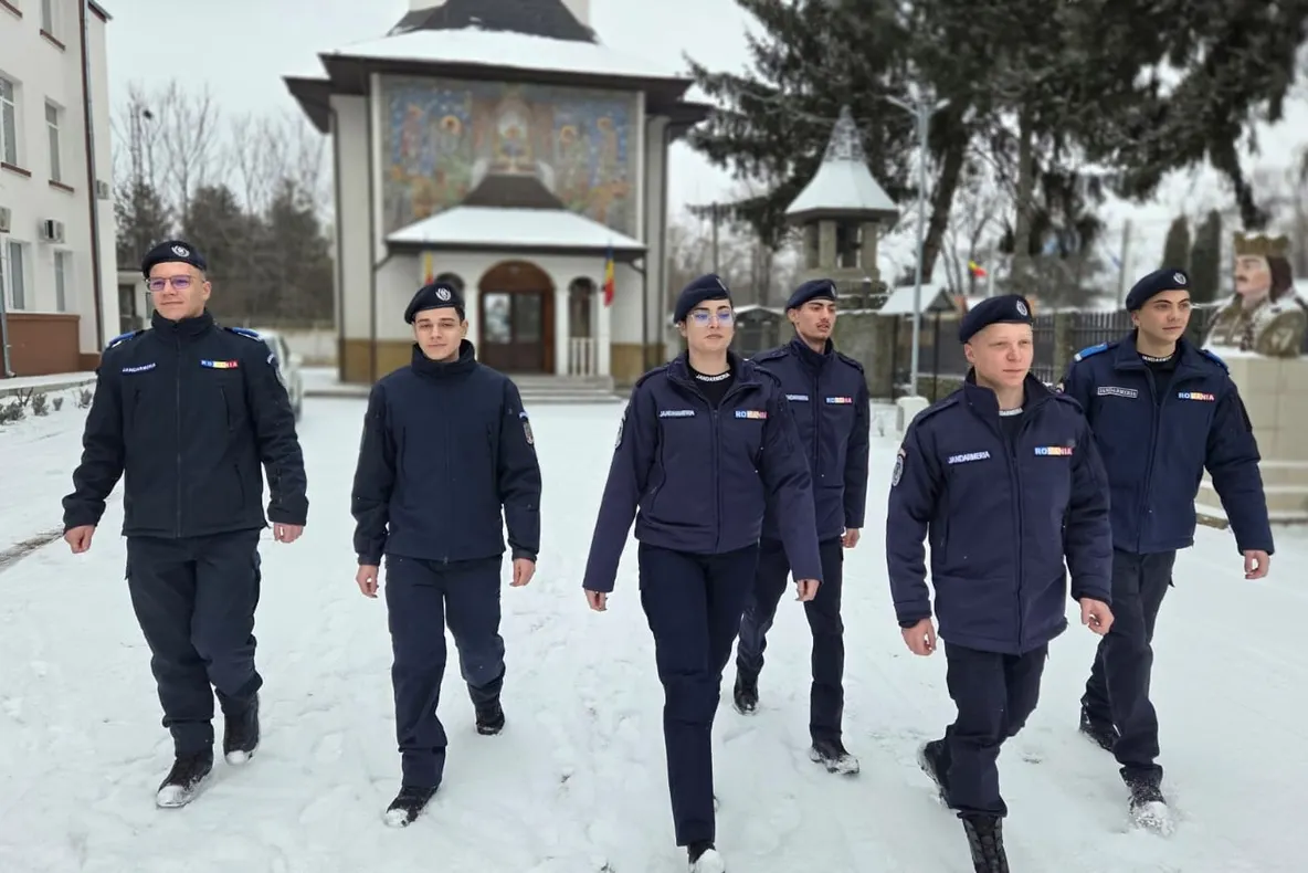 Șase tineri din Bacău încep cariera de ofițer în Jandarmeria Română