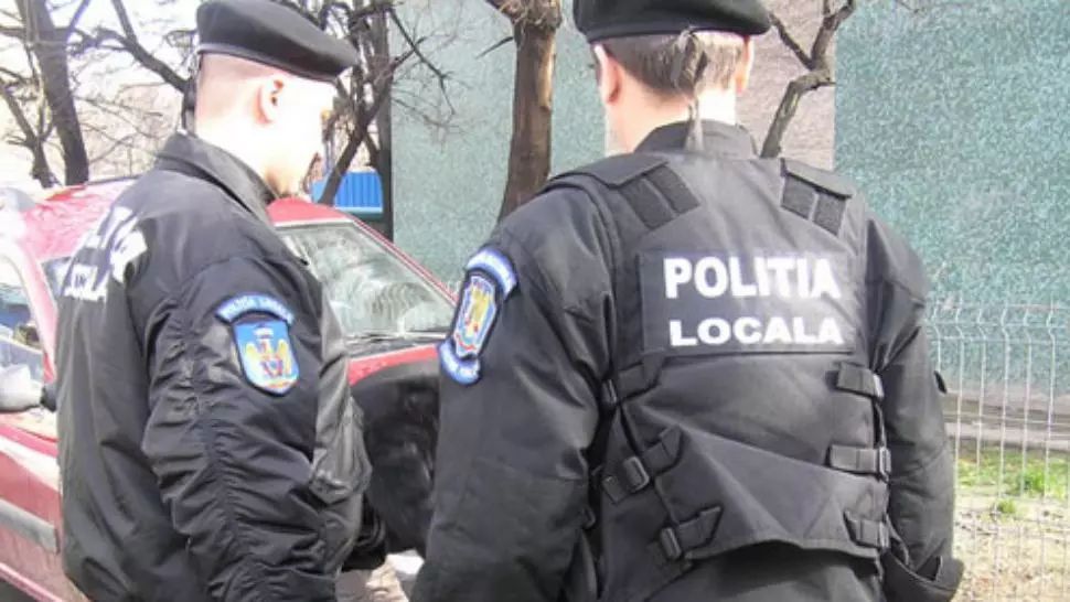 Poliţia Locală: Amenzi de 55.000 de lei pentru 11 restaurante şi baruri unde se fuma în interior