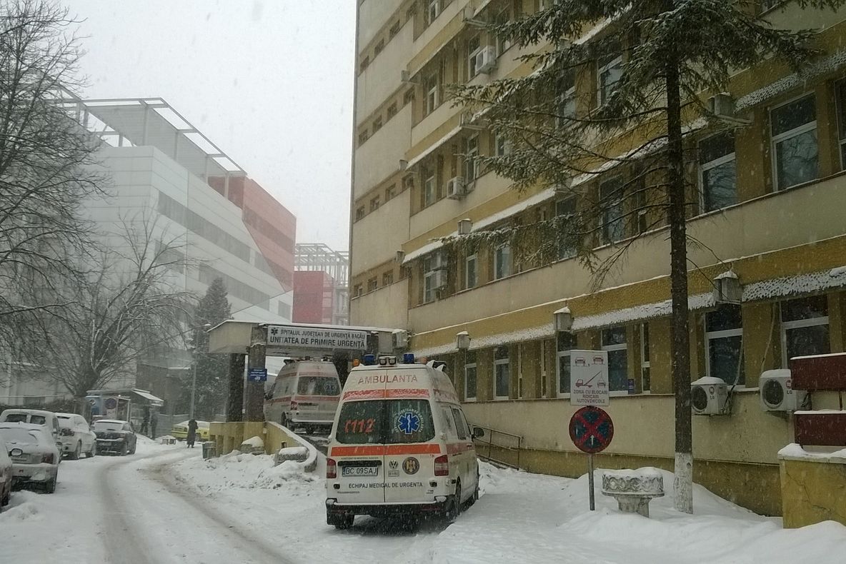 40 de băcăuani, la Urgențe după ce au căzut pe gheață