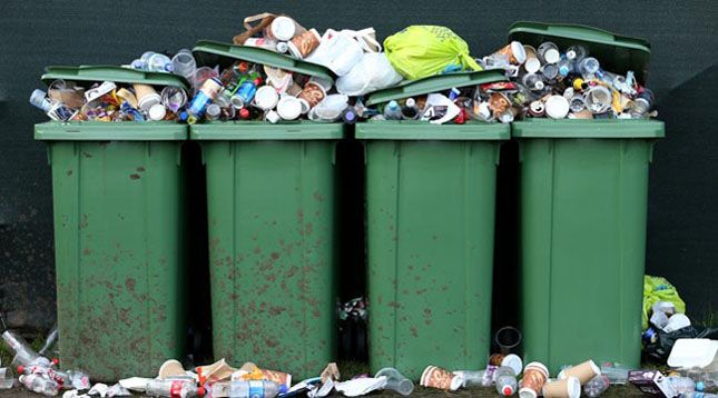 Criza gunoiului a luat sfârșit în municipiul Bacău. În județ continuă