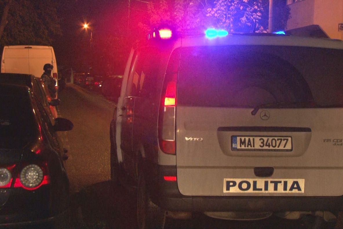 Doi minori au furat un microbuz din Autogara Onești