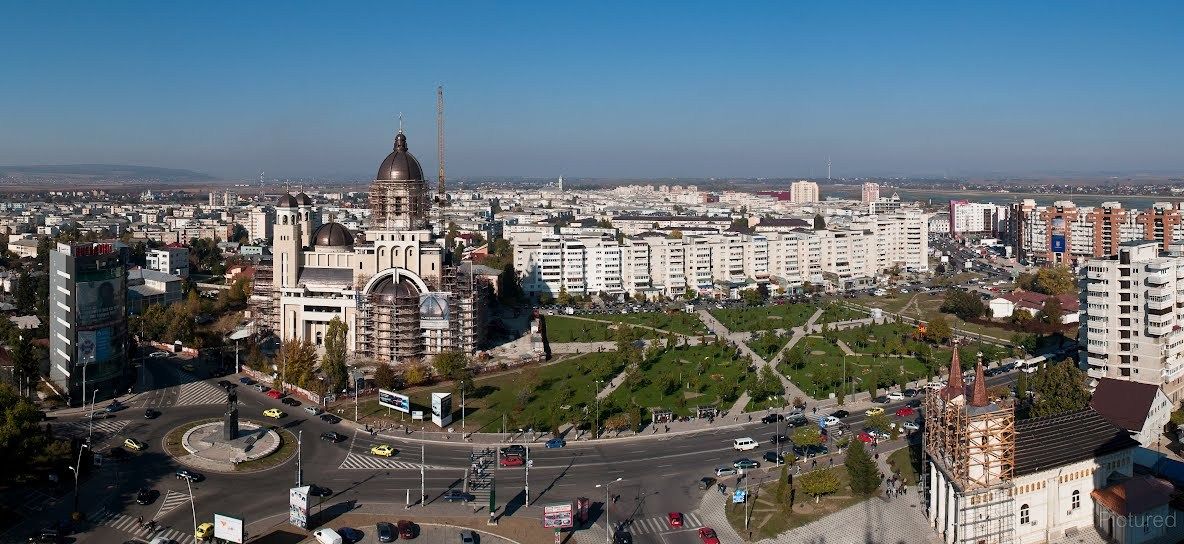 Primăria fericește 16 băcăuani cu repartiții de locuințe
