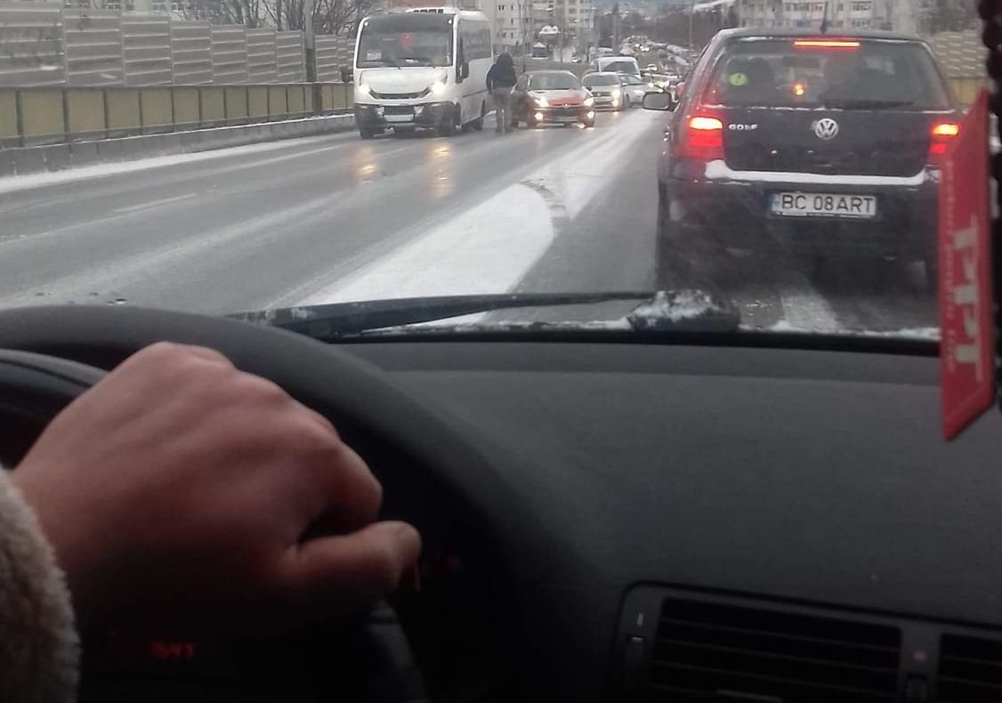 Polei pe mai multe străzi din Bacău (VIDEO)