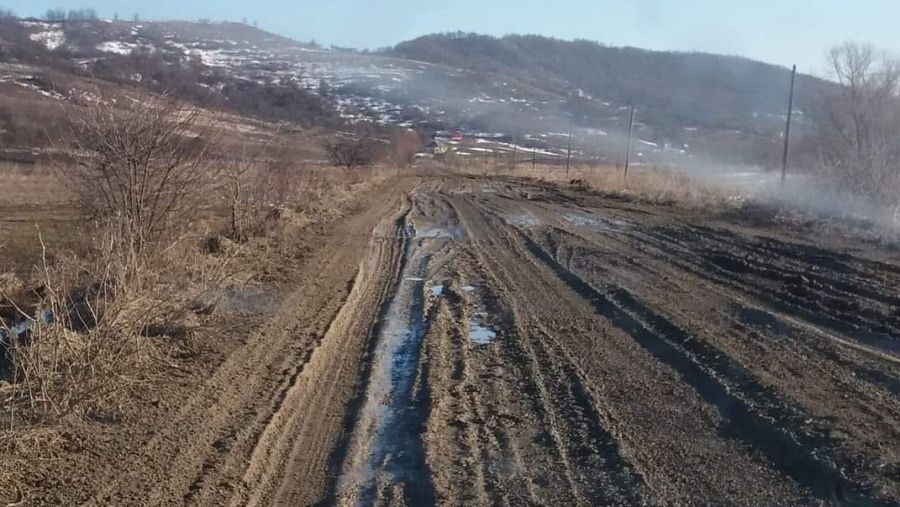 Asfalt pe singurul drum județean din România care nu a fost asfaltat niciodată