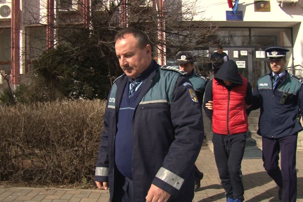 Percheziții la o bandă de hoți din Palanca. Unul dintre spărgători a fost reținut