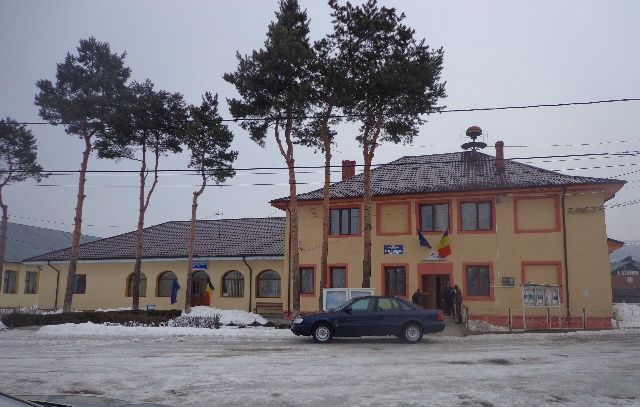 Secretarul de la Gura Văii, declarat incompatibil de ANI