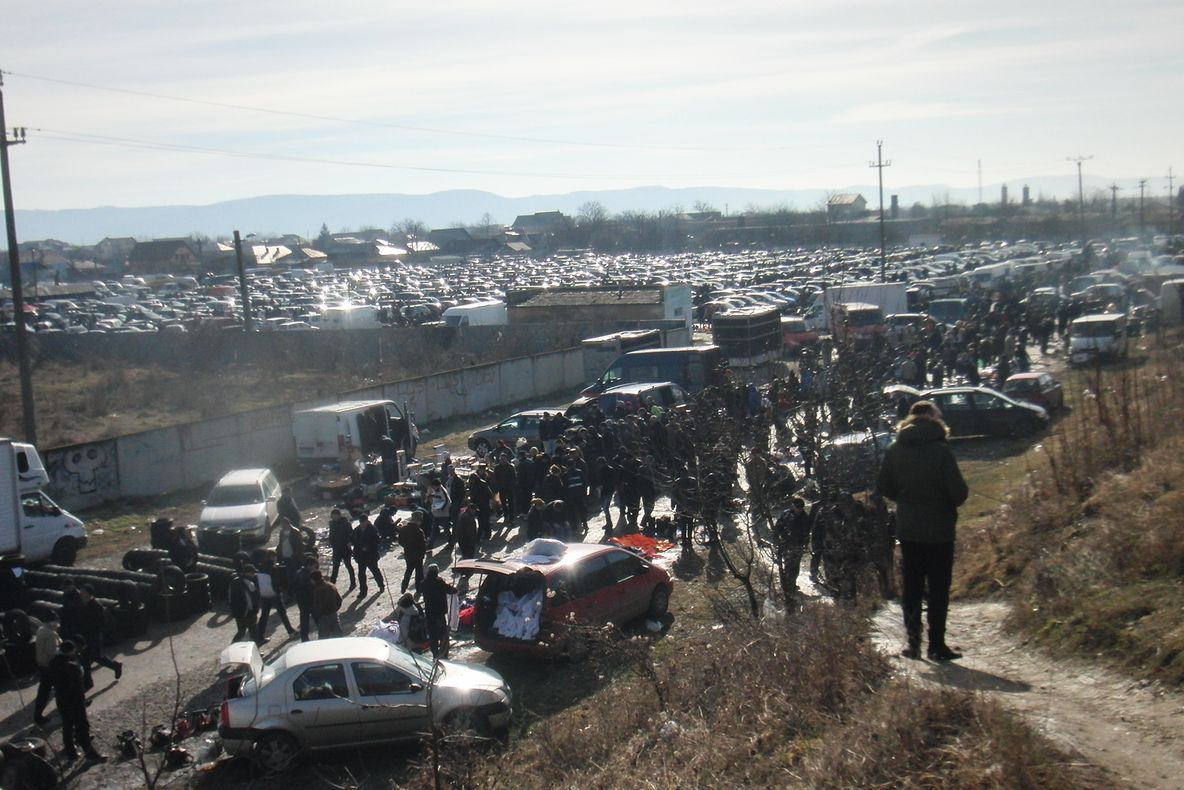 „Prea bun, prea ca la țară!” Târgul de mașini din Bacău se mută pe tarla. Adio 500 noi locuri de parcare în Bacău!