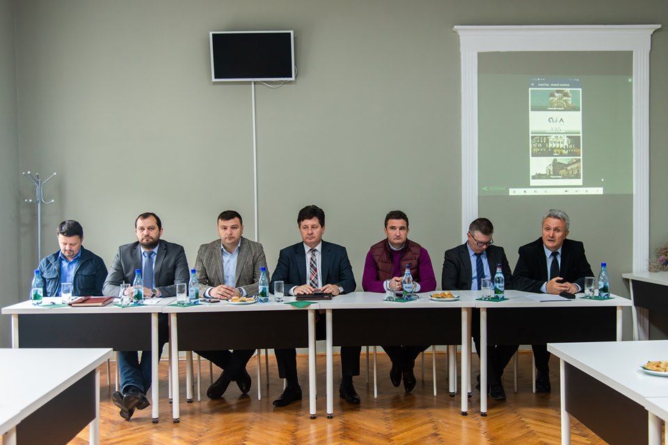 Mii de pachete de țigări de contrabandă, descoperite de polițiștii din Bacău în mașina unui bucureștean. Bărbatul a fost reținut