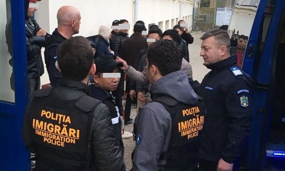 Un iranian și o muntenegreancă, trimiși acasă de Polițiștii Serviciului pentru Imigrări Bacău