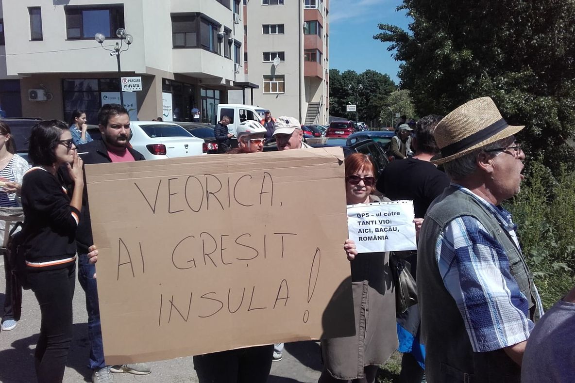FOTO/VIDEO - Viorica Dăncilă, primită la Bacău cu huiduieli