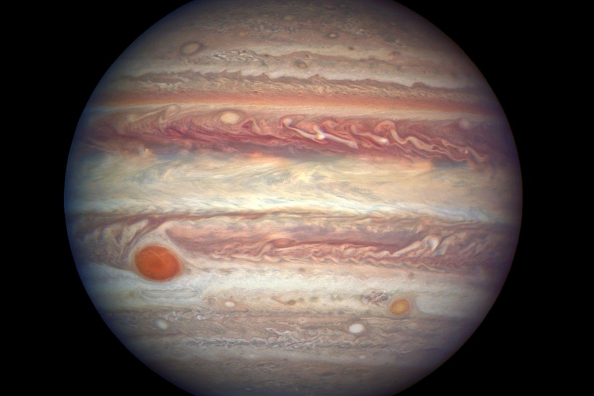 Jupiter, cel mai strălucitor în această perioadă. Planeta poate fi observată diseară, la Observatorul Astronomic din Bacău