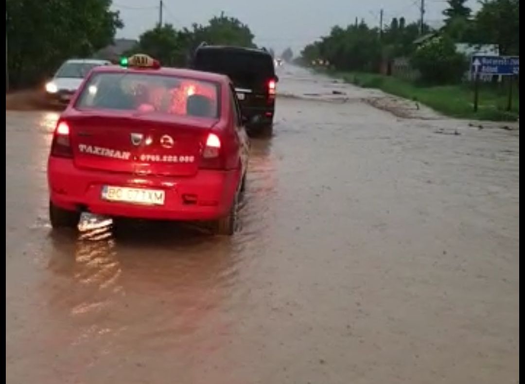 VIDEO: DN2, sub ape. La Gheorghe Doja șoseaua a fost inundată
