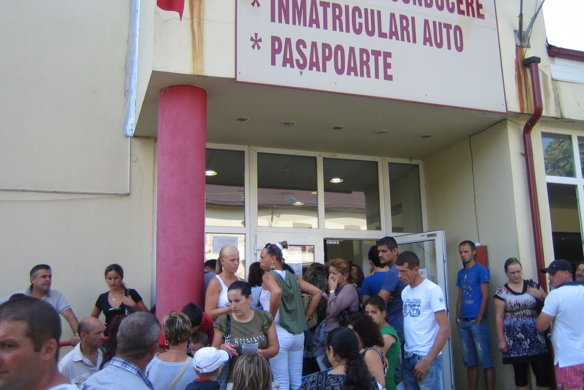 Program de zece ore la Serviciul Pașapoarte Bacău pe perioada verii