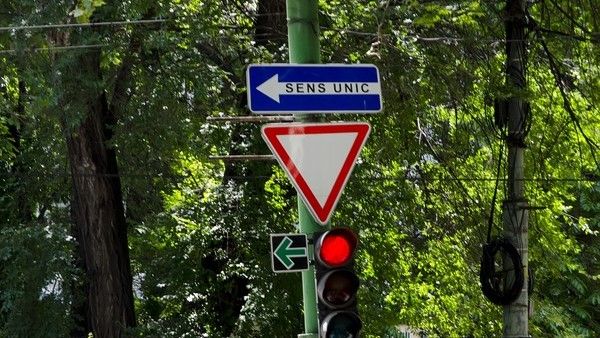 Noi străzi cu sens unic în municipiul Bacău. Restricții în Cartierul Bistrița-Lac și străzile din zona Tribunalului