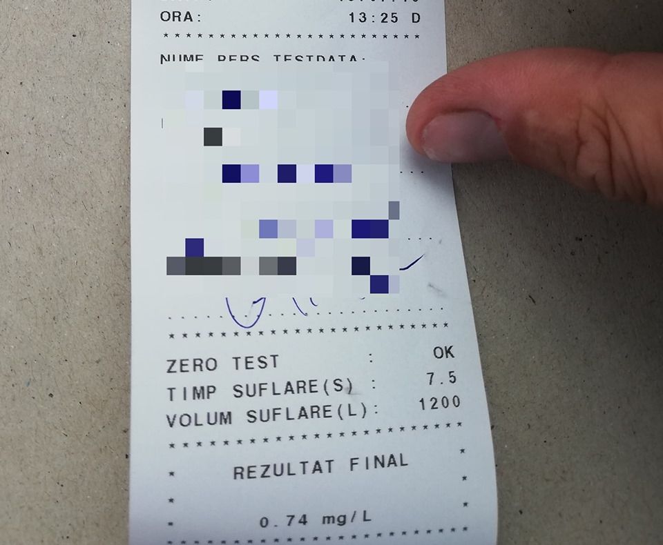 Prins de polițiștii din Bacău cu 0,74 mg/l alcool pur în aerul expirat (foto) după ce a ieșit din benzinărie și a făcut o depășire periculoasă